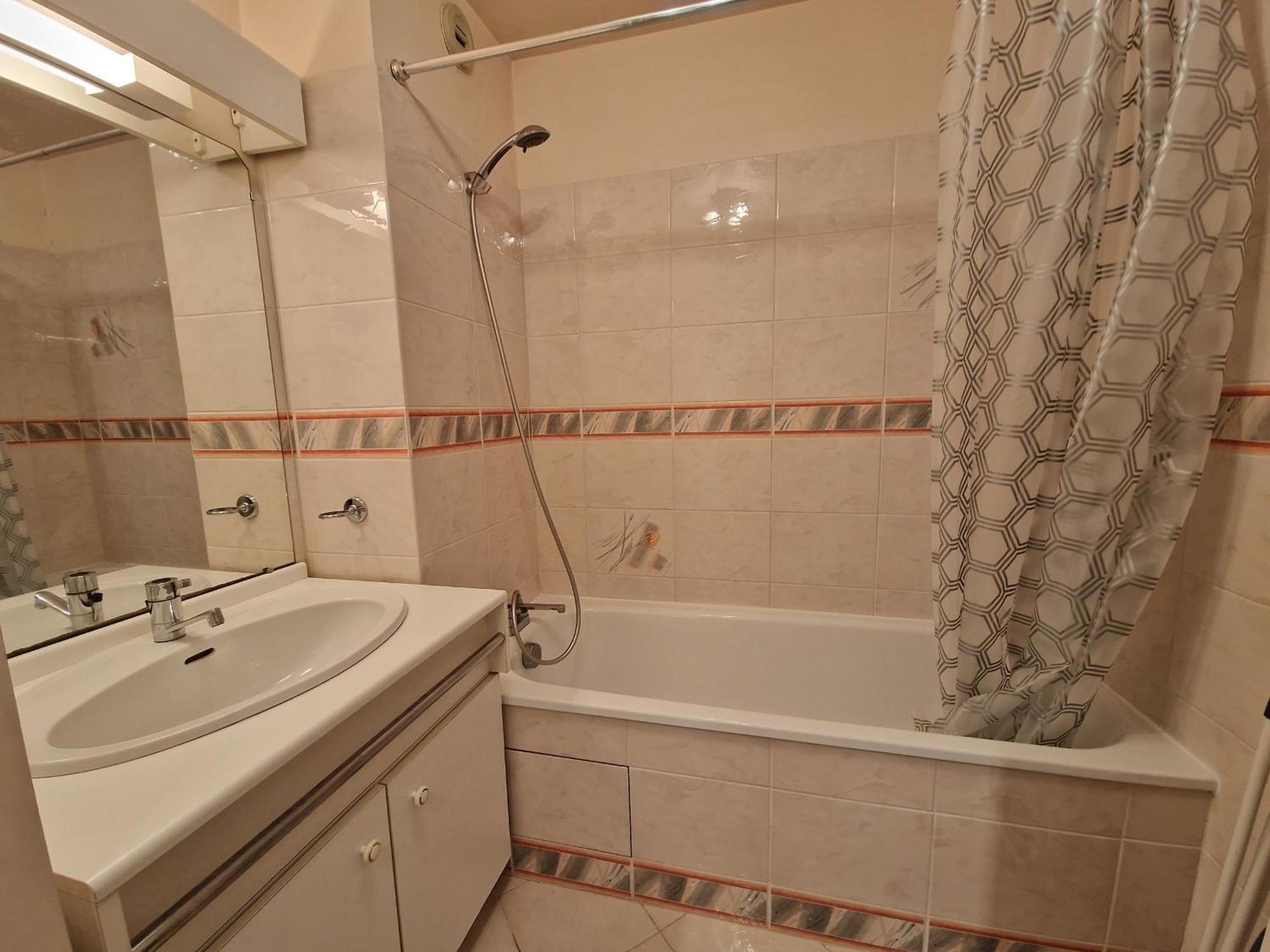 Appartement Avec Piscine, Tennis & Balcon, Centre-Ville Chatelaillon-Plage, 6 Pers, 2 Ch - Fr-1-706-17 외부 사진