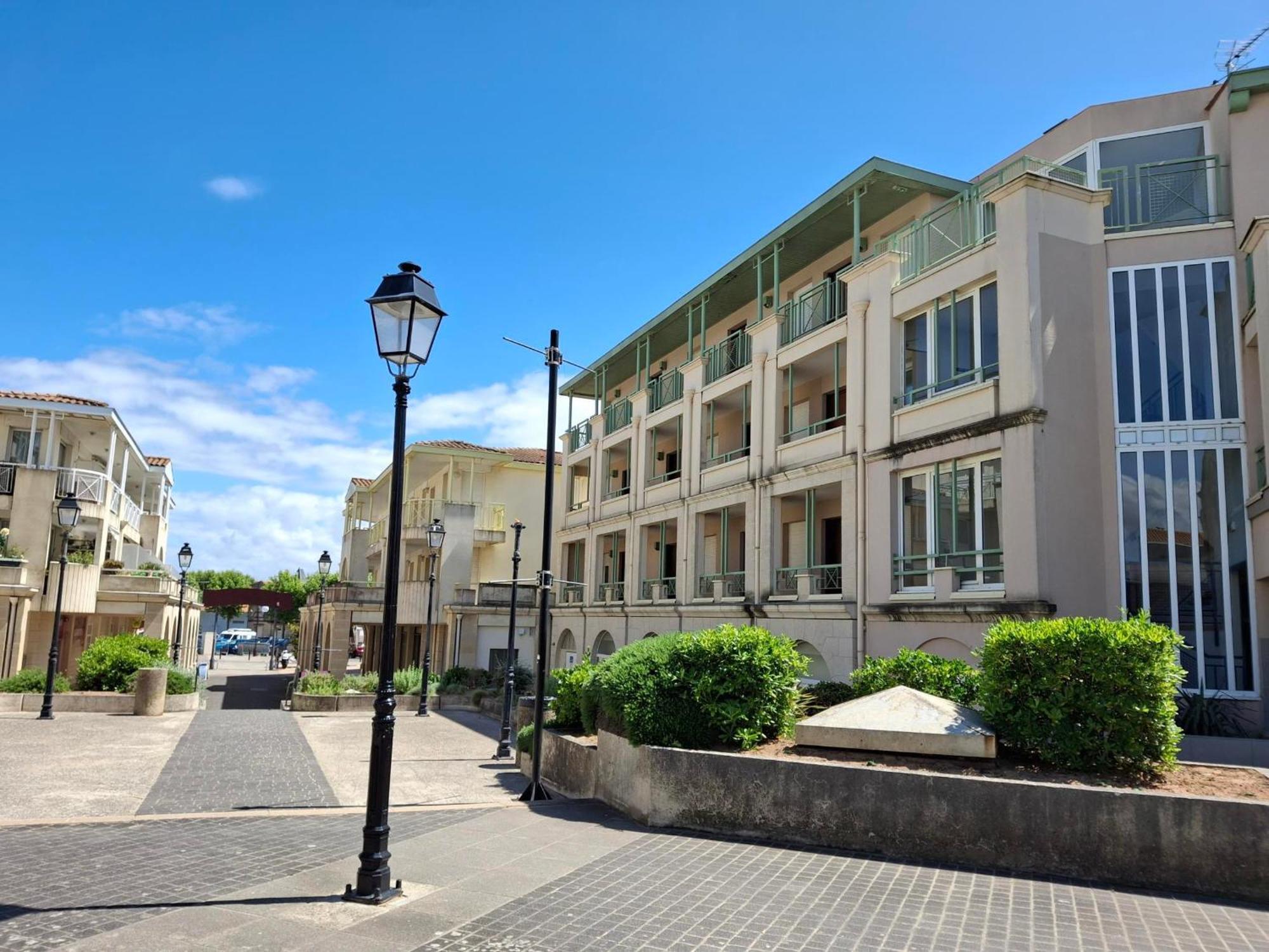 Appartement Avec Piscine, Tennis & Balcon, Centre-Ville Chatelaillon-Plage, 6 Pers, 2 Ch - Fr-1-706-17 외부 사진